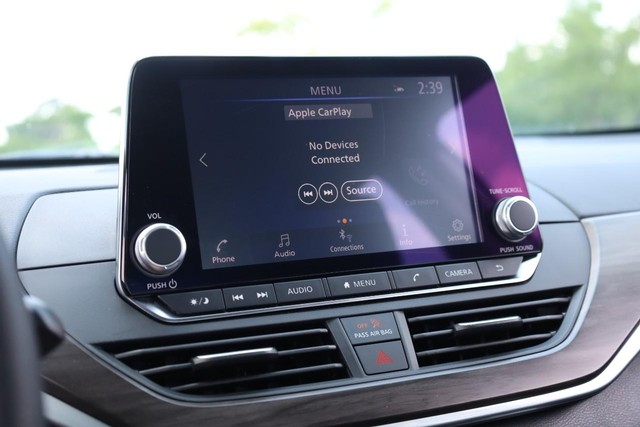 Nissan Altima Vehicle Image 11