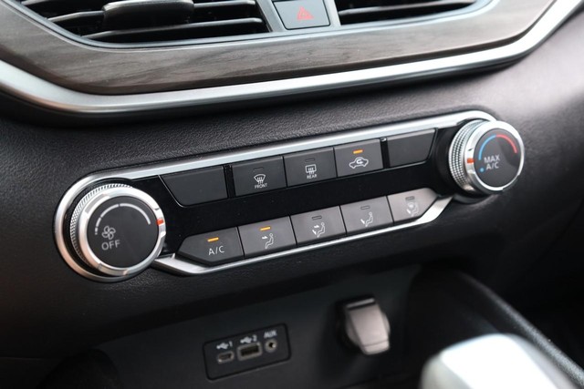 Nissan Altima Vehicle Image 13
