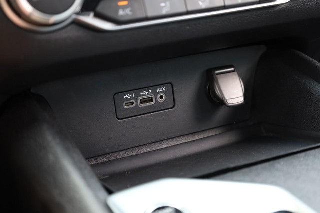Nissan Altima Vehicle Image 14