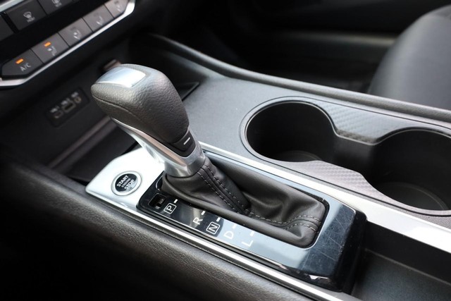 Nissan Altima Vehicle Image 15
