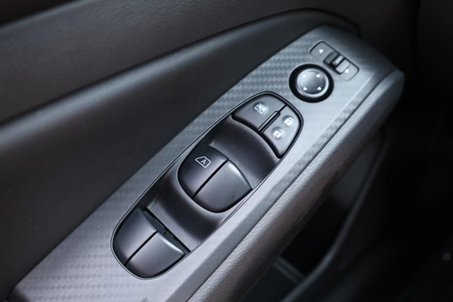 Nissan Altima Vehicle Image 17