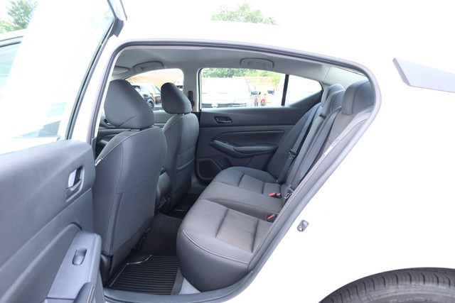 Nissan Altima Vehicle Image 19