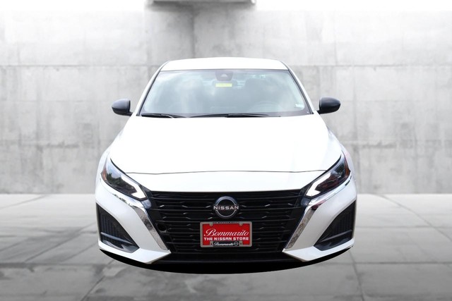 Nissan Altima Vehicle Image 04