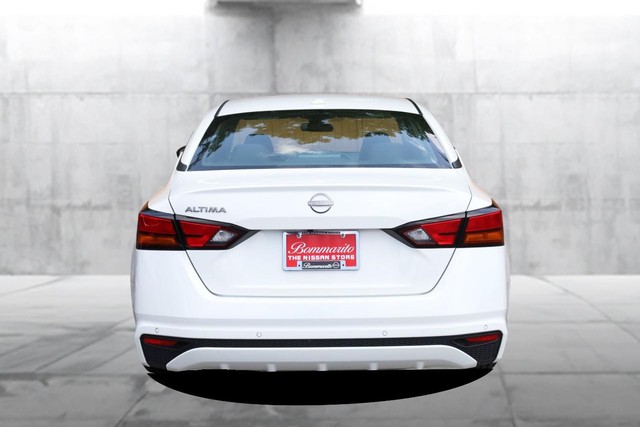 Nissan Altima Vehicle Image 06
