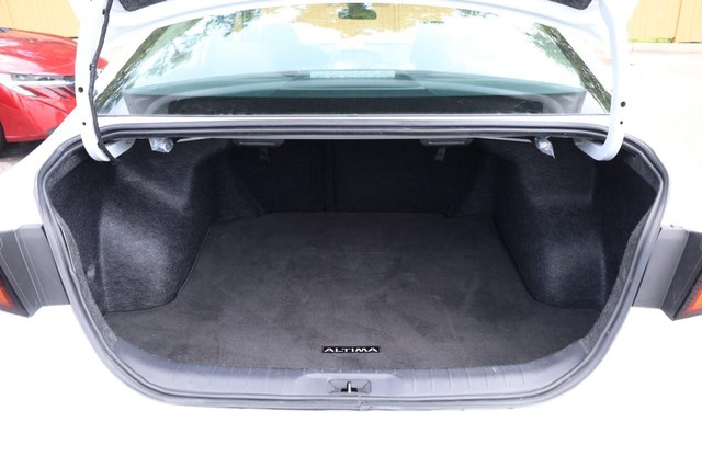 Nissan Altima Vehicle Image 07