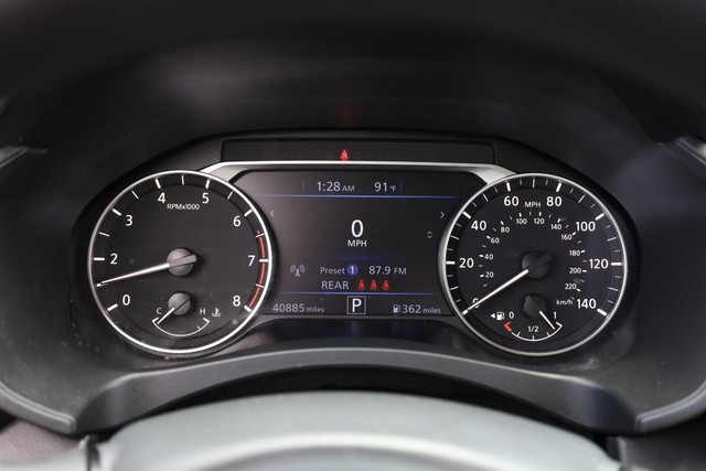 Nissan Altima Vehicle Image 10