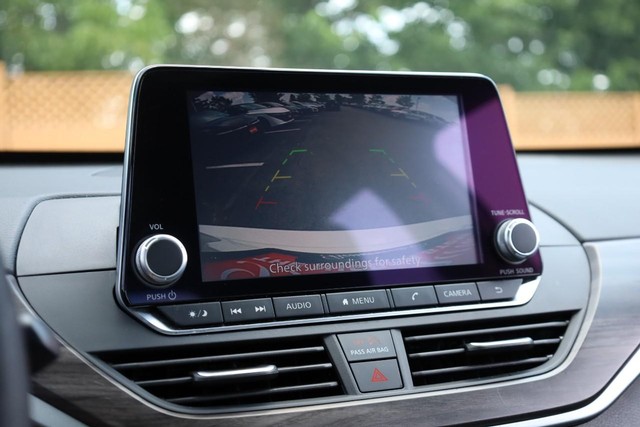 Nissan Altima Vehicle Image 12