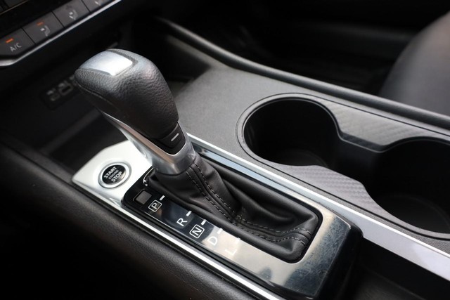 Nissan Altima Vehicle Image 15