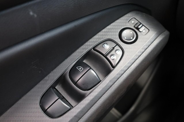 Nissan Altima Vehicle Image 17