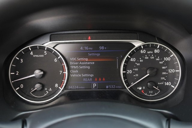 Nissan Altima Vehicle Image 10