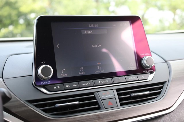 Nissan Altima Vehicle Image 11