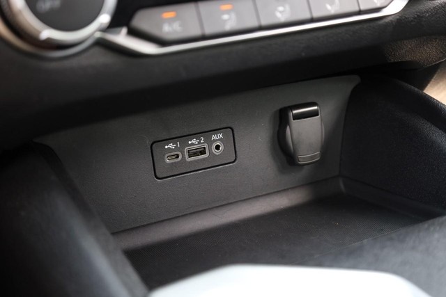 Nissan Altima Vehicle Image 14
