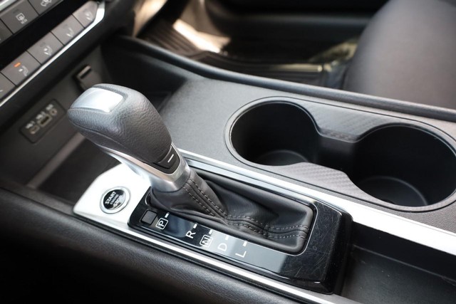 Nissan Altima Vehicle Image 15