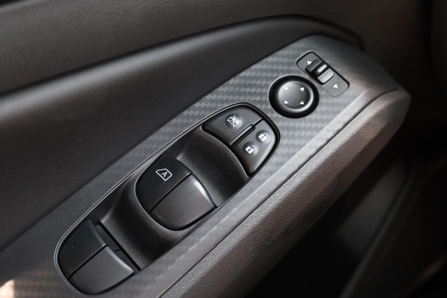 Nissan Altima Vehicle Image 17
