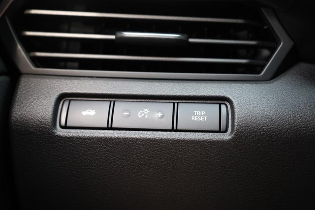 Nissan Altima Vehicle Image 18