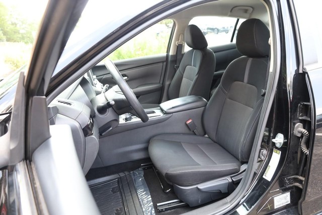 Nissan Sentra Vehicle Image 08