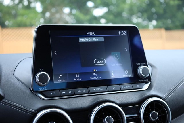 Nissan Sentra Vehicle Image 11