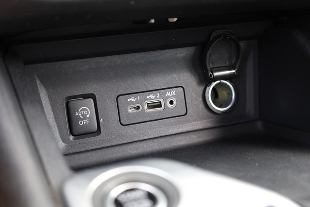 Nissan Sentra Vehicle Image 14