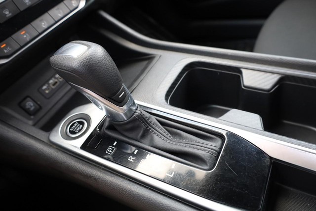 Nissan Sentra Vehicle Image 15
