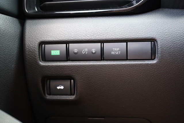 Nissan Sentra Vehicle Image 18