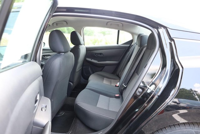 Nissan Sentra Vehicle Image 19