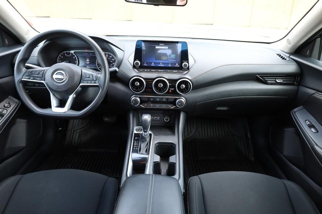Nissan Sentra Vehicle Image 21