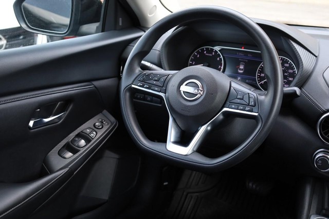 Nissan Sentra Vehicle Image 22