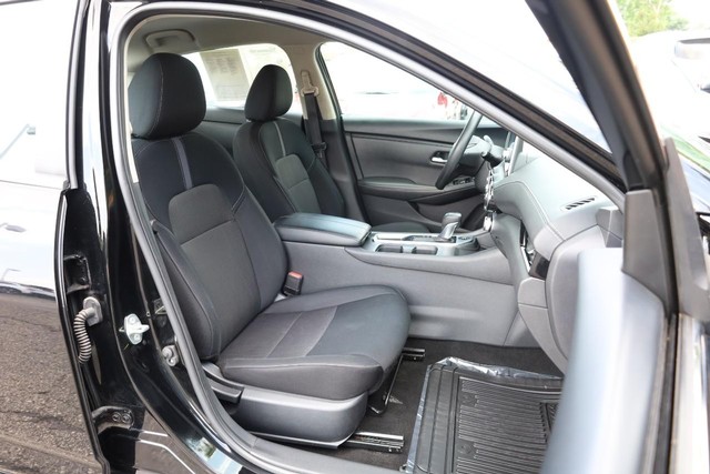 Nissan Sentra Vehicle Image 23