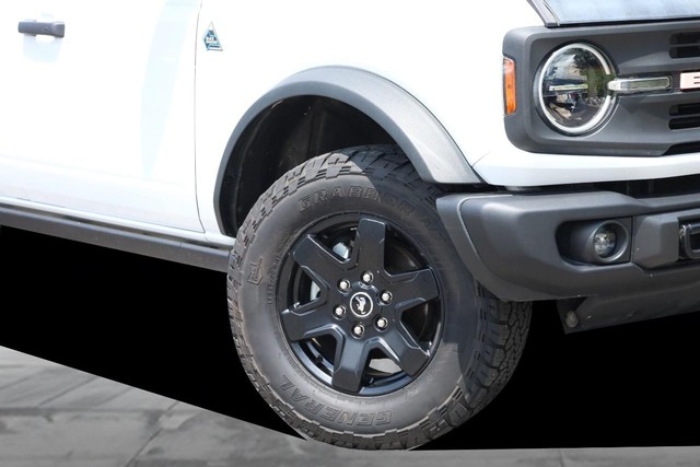 Ford Bronco Vehicle Full-screen Gallery Image 03