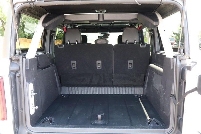 Ford Bronco Vehicle Full-screen Gallery Image 07