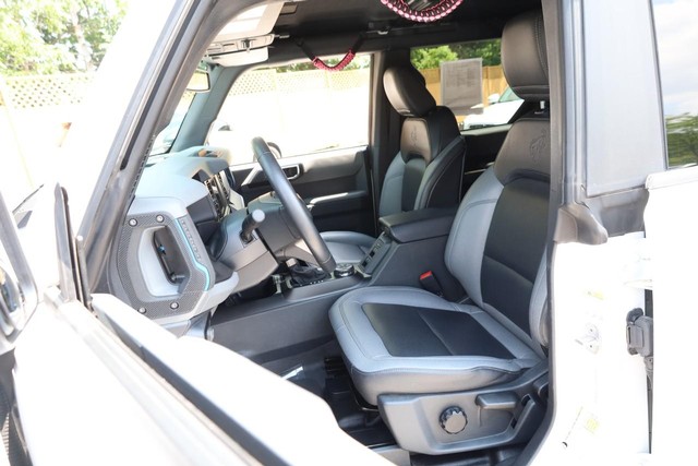 Ford Bronco Vehicle Full-screen Gallery Image 08
