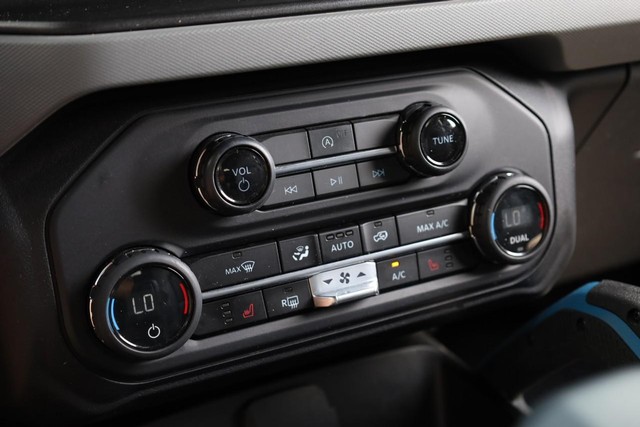 Ford Bronco Vehicle Full-screen Gallery Image 14