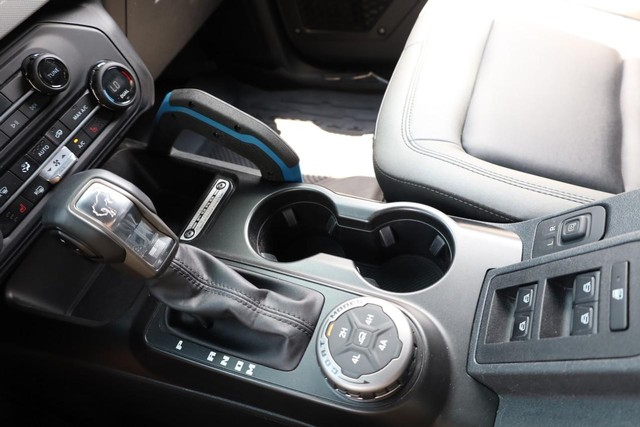 Ford Bronco Vehicle Full-screen Gallery Image 16