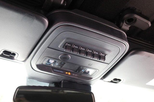 Ford Bronco Vehicle Full-screen Gallery Image 17