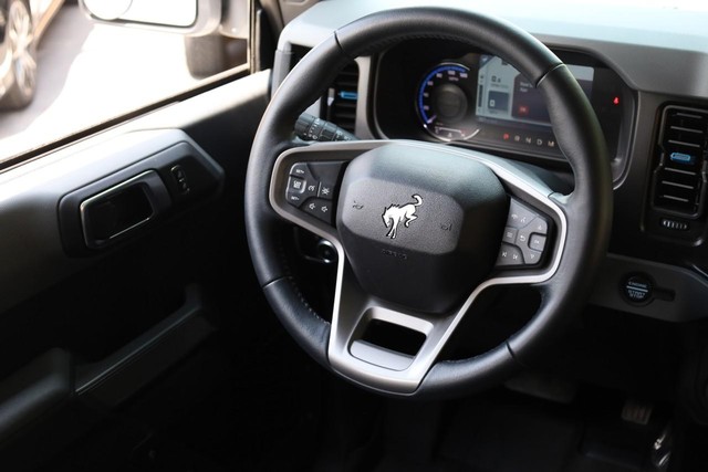 Ford Bronco Vehicle Full-screen Gallery Image 23