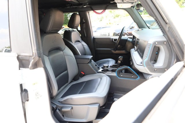 Ford Bronco Vehicle Full-screen Gallery Image 24