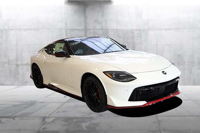 Nissan Z Vehicle Full-screen Gallery Image 2
