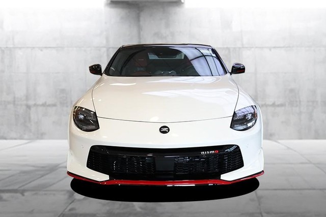 Nissan Z Vehicle Full-screen Gallery Image 4