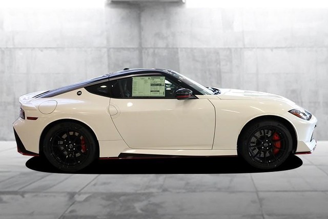 Nissan Z Vehicle Full-screen Gallery Image 5