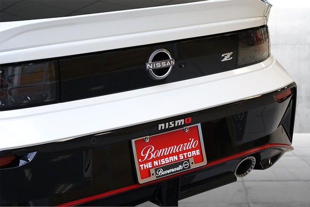 Nissan Z Vehicle Full-screen Gallery Image 7