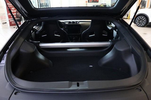 Nissan Z Vehicle Full-screen Gallery Image 8