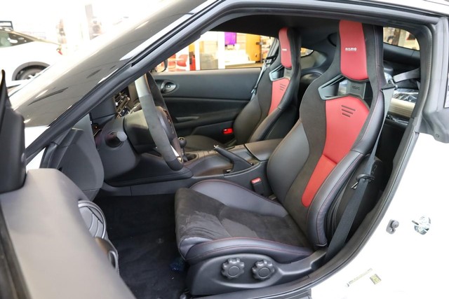 Nissan Z Vehicle Full-screen Gallery Image 9