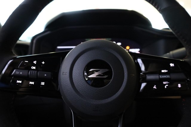 Nissan Z Vehicle Full-screen Gallery Image 10