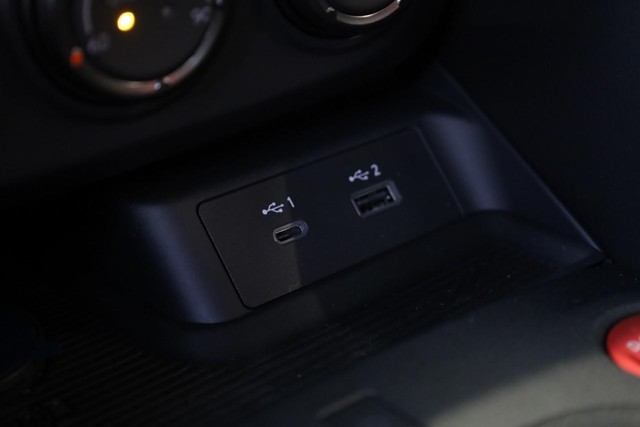 Nissan Z Vehicle Full-screen Gallery Image 15