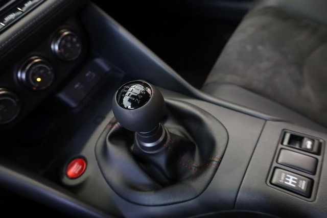 Nissan Z Vehicle Full-screen Gallery Image 16