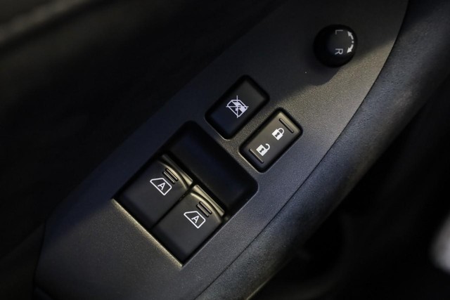 Nissan Z Vehicle Full-screen Gallery Image 18