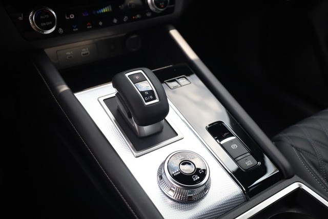 Nissan Rogue Plug-In Hybrid Vehicle Image 15