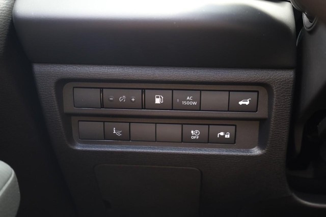 Nissan Rogue Plug-In Hybrid Vehicle Image 18