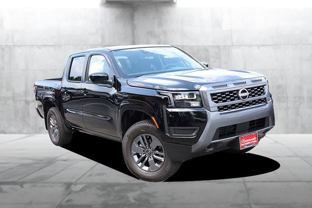Nissan Frontier Vehicle Full-screen Gallery Image 2
