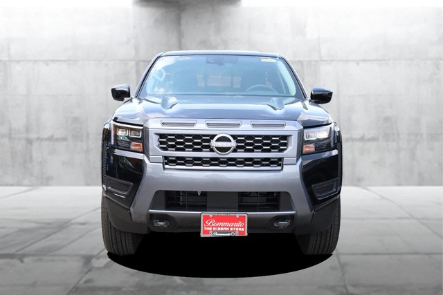 Nissan Frontier Vehicle Full-screen Gallery Image 4